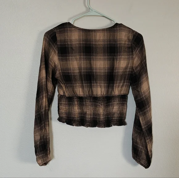 Sim & Sam Plaid Cropped Balloon Sleeve Top - Picture 5 of 6